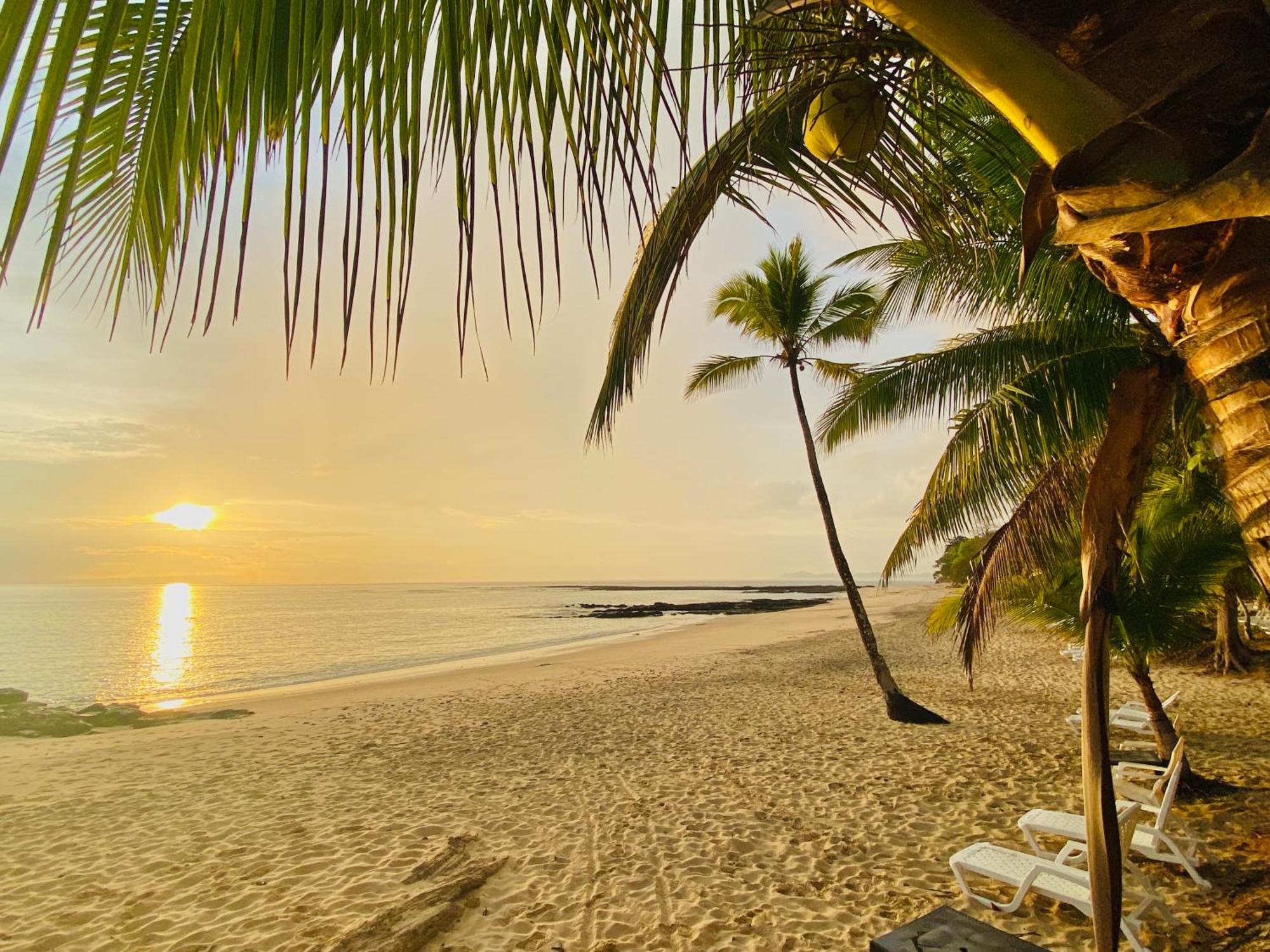 Sonny Island Resort Cabanas Frente Al Mar Punta Bajo Rico Exterior foto